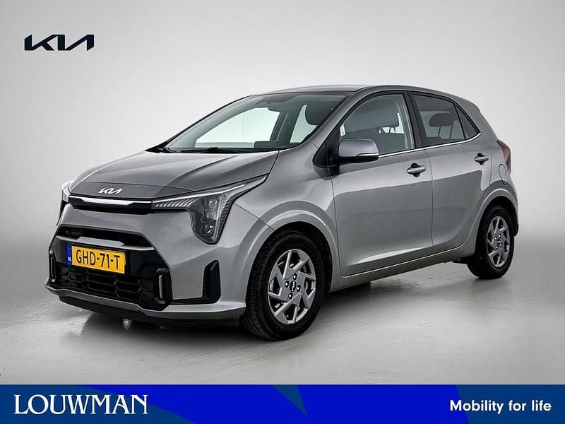 Grijs (metallic) Occasion 2024 Kia Picanto Basis Hatchback | € 21.945 (Eerlijke prijs) - Afbeelding 1/4