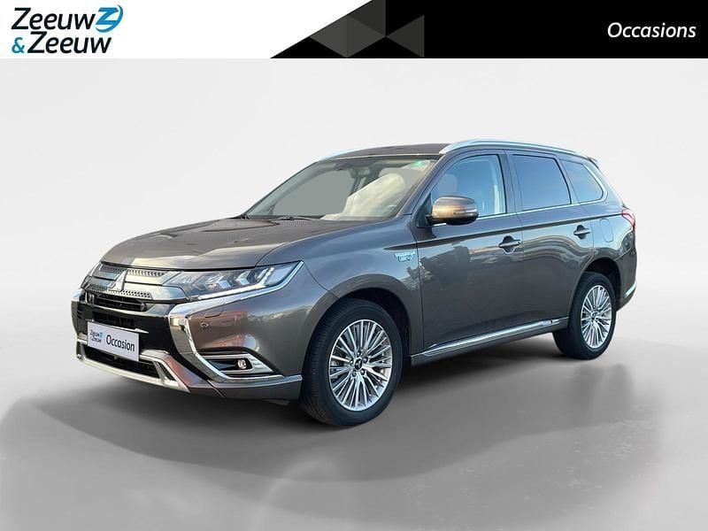 Occasion Mitsubishi Outlander P-HEV Intense 68 PK (50 kW) 2020 Bruin (metallic) SUV