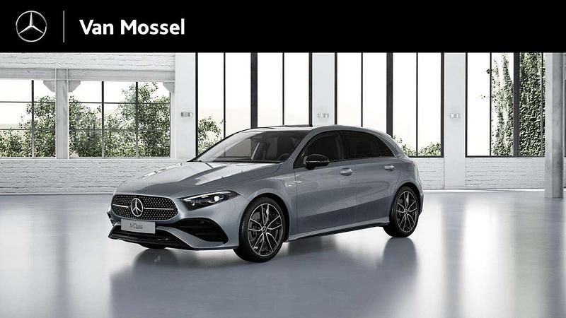 Zilver Nieuw 2025 Mercedes A250 AMG line Hatchback | € 51.634 - Afbeelding 1/3