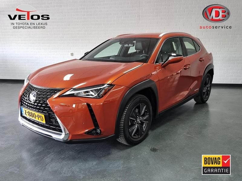 Oranje Occasion 2022 Lexus UX 250h Luxury Line SUV | € 34.950 (Eerlijke prijs) - Afbeelding 1/4