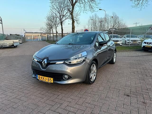 Grijs (metallic) Occasion 2013 Renault Clio IV Expression Hatchback | € 4.499 (Eerlijke prijs) - Afbeelding 1/4