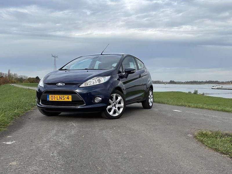 Blauw Gebruikt 2010 Ford Fiesta Titanium Hatchback | € 3.995 (Goede deal) - Afbeelding 1/4