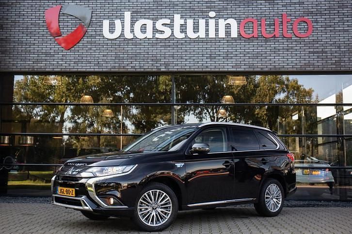 Zwart Gebruikt 2021 Mitsubishi Outlander Intense SUV | € 27.750 (Eerlijke prijs) - Afbeelding 1/4
