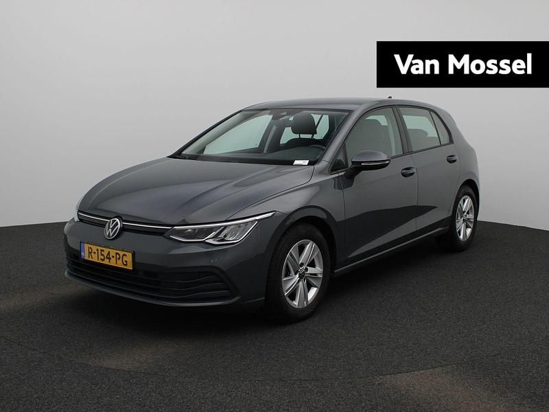 Hatchback Gebruikt 2022 VW Golf VIII Life Hatchback | € 20.945 (Eerlijke prijs) - Afbeelding 1/4