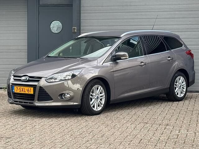 Bruin Gebruikt 2013 Ford Focus Titanium Stationwagen | € 3.750 (Eerlijke prijs) - Afbeelding 1/4