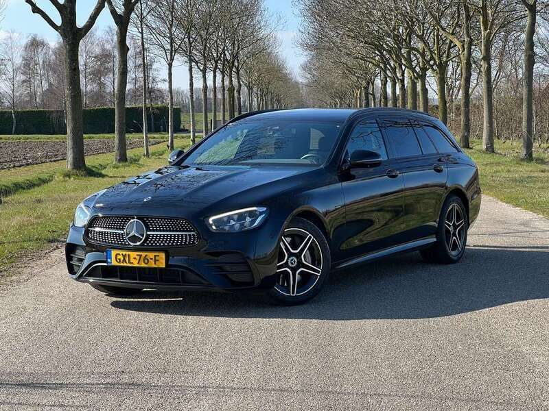 Zwart Gebruikt 2020 Mercedes E300 AMG line Stationwagen | € 33.985 (Eerlijke prijs) - Afbeelding 1/4