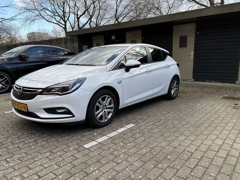 Wit Gebruikt 2016 Opel Astra Hatchback | € 5.099 (Goede deal) - Afbeelding 1/4