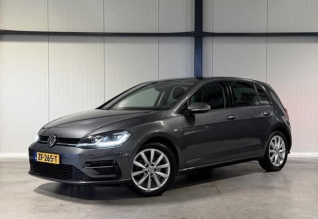 Grijs Occasion 2018 VW Golf VII R-line Hatchback | € 15.800 (Super prijs) - Afbeelding 1/4