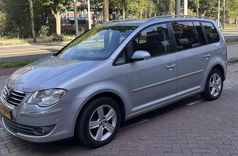 Grijs Occasion 2008 VW Touran Highline MPV | € 3.400 (Eerlijke prijs) - Afbeelding 1/4