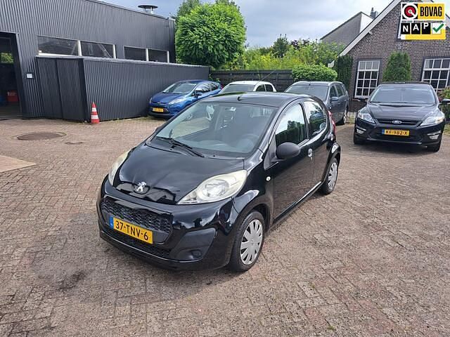 Zwart Gebruikt 2012 Peugeot 107 Access Hatchback | € 4.250 (Eerlijke prijs) - Afbeelding 1/4
