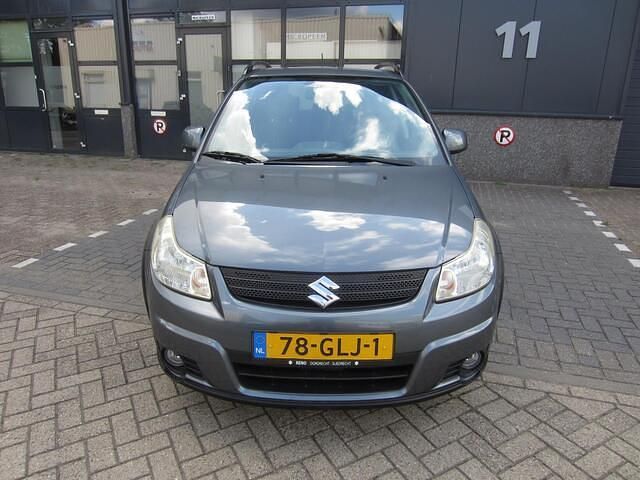Grijs Gebruikt 2008 Suzuki SX4 MPV | € 3.995 (Eerlijke prijs) - Afbeelding 1/4
