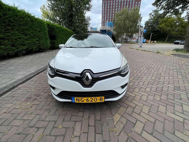Wit Gebruikt 2017 Renault Clio IV Intens Hatchback | € 6.500 (Eerlijke prijs) - Afbeelding 1/4