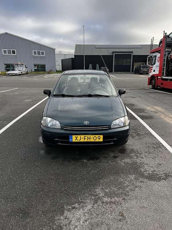 Groen Gebruikt 1998 Toyota Starlet Hatchback | € 1.199 (Goede deal) - Afbeelding 1/4