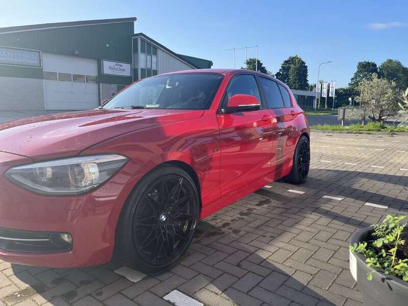 Rood Gebruikt 2013 BMW 114 Sport Line Hatchback | € 5.850 (Eerlijke prijs) - Afbeelding 1/4