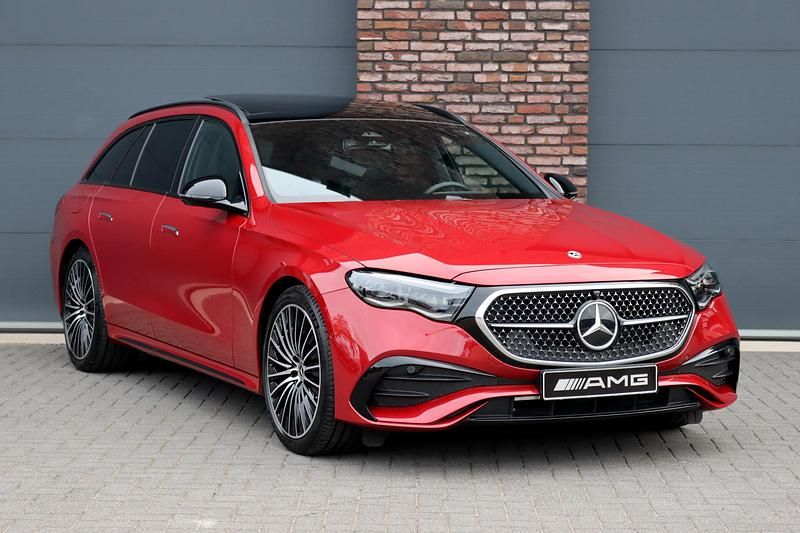Occasion Mercedes E300 AMG line 313 PK (230 kW) 2024 Rood (metallic) Stationwagen