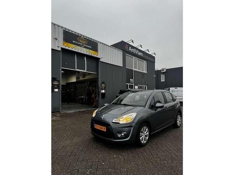 Grijs Occasion 2010 Citroën C3 Dynamique Hatchback | € 3.500 (Eerlijke prijs) - Afbeelding 1/4