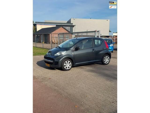 Grijs Gebruikt 2011 Peugeot 107 Hatchback | € 2.999 (Eerlijke prijs) - Afbeelding 1/4