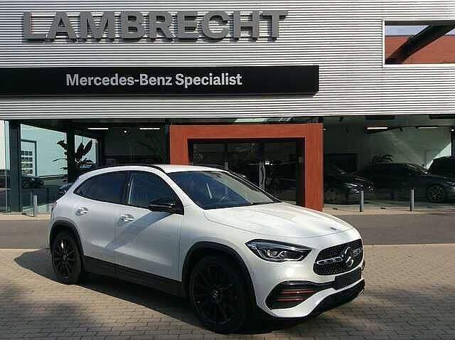 Wit Occasion 2020 Mercedes GLA200 AMG SUV | € 35.000 (Eerlijke prijs) - Afbeelding 1/4