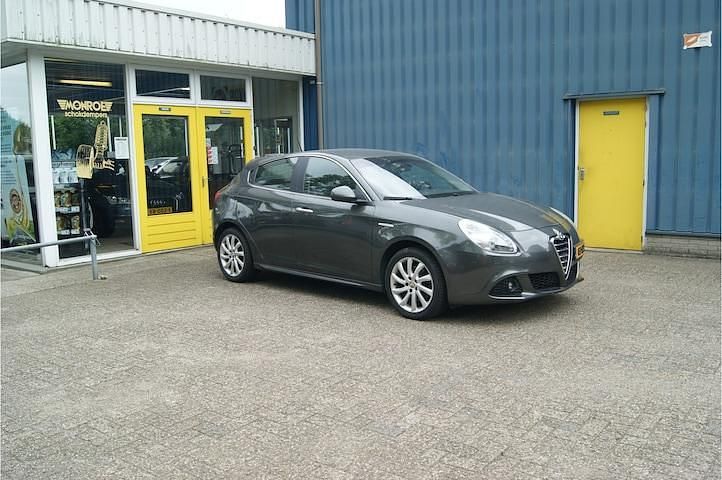 Occasion Alfa Romeo Giulietta Distinctive 170 PK (125 kW) 2011 Grijs Hatchback