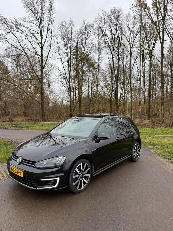 Occasion 2015 VW e-Golf GTE Hatchback | € 12.500 (Goede deal) - Afbeelding 1/4