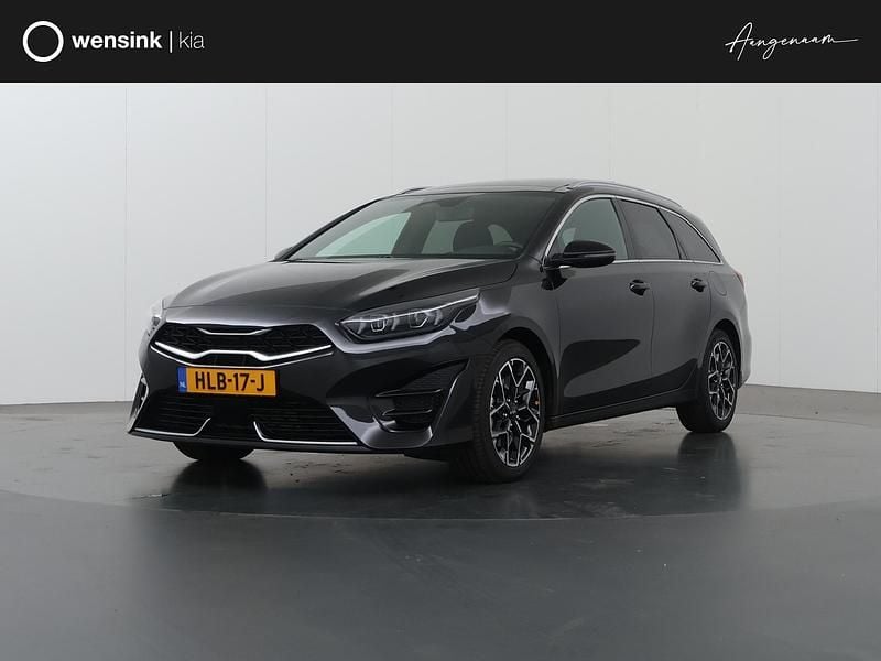 Zwart Gebruikt 2025 Kia Ceed GT-Line Stationwagen | € 34.735 (Eerlijke prijs) - Afbeelding 1/4