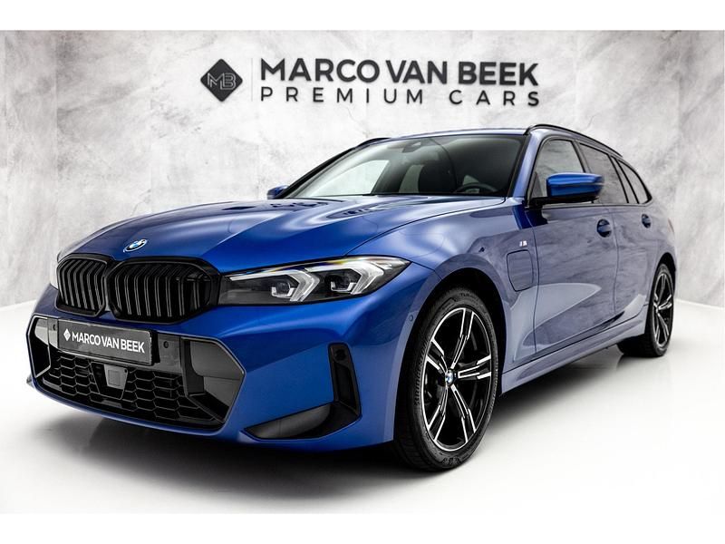 Blauw Gebruikt 2024 BMW 330 Stationwagen | € 49.850 (Duur) - Afbeelding 1/3