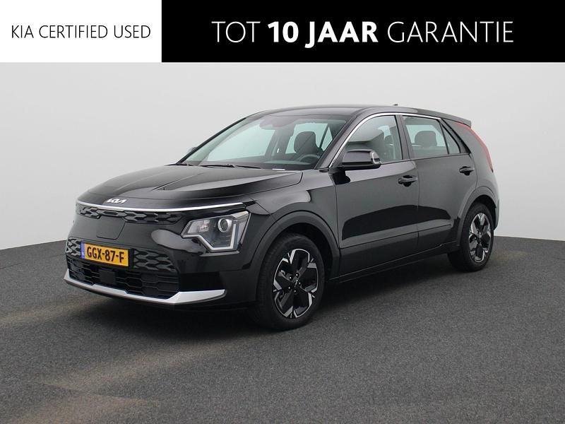 Zwart, metallic lak Gebruikt 2024 Kia e-Niro Light SUV | € 30.940 (Super prijs) - Afbeelding 1/4