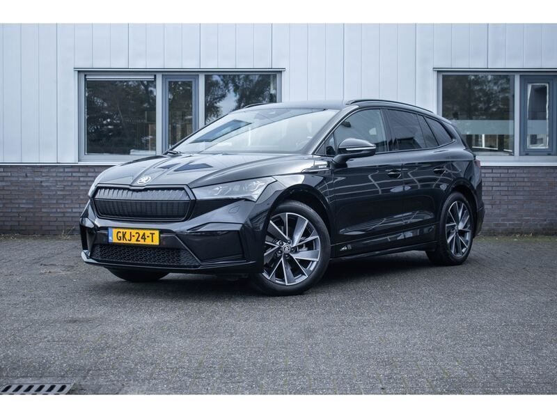 Zwart Gebruikt 2024 Skoda Enyaq iV SportLine SUV | € 36.900 (Iets duurder) - Afbeelding 1/4