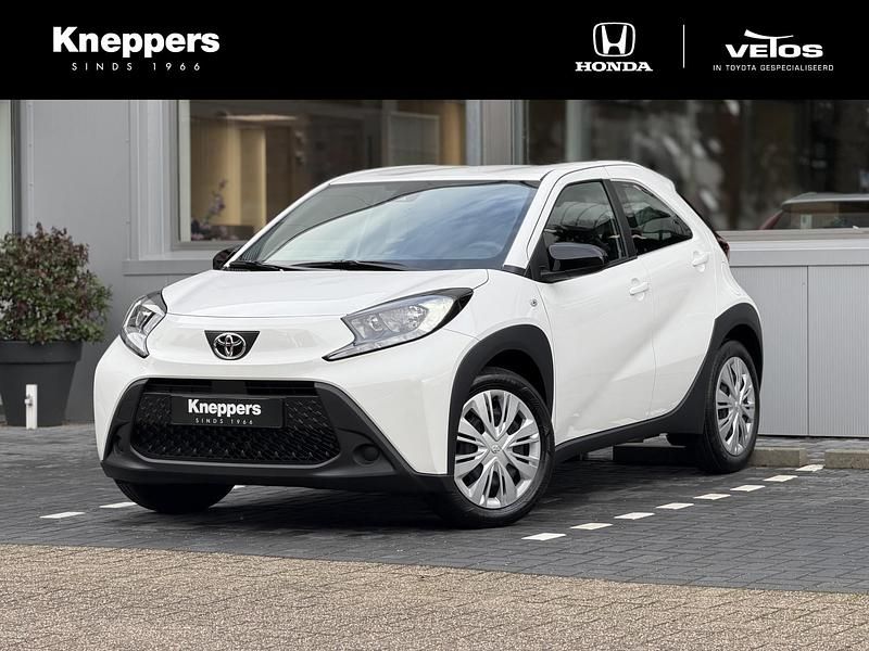 Wit Nieuw 2025 Toyota Aygo X Play SUV | € 20.950 (Eerlijke prijs) - Afbeelding 1/4