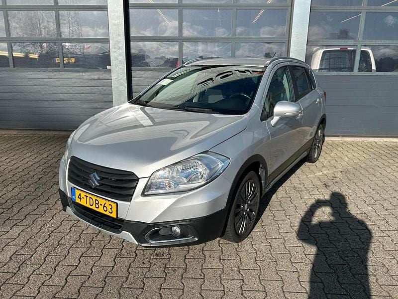Grijs Gebruikt 2014 Suzuki SX4 S-Cross Exclusive SUV | € 12.830 (Eerlijke prijs) - Afbeelding 1/4