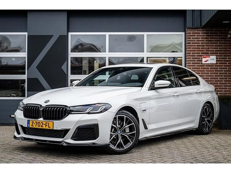 Wit Occasion 2022 BMW 530 Executive Stationwagen | € 37.450 (Eerlijke prijs) - Afbeelding 1/4