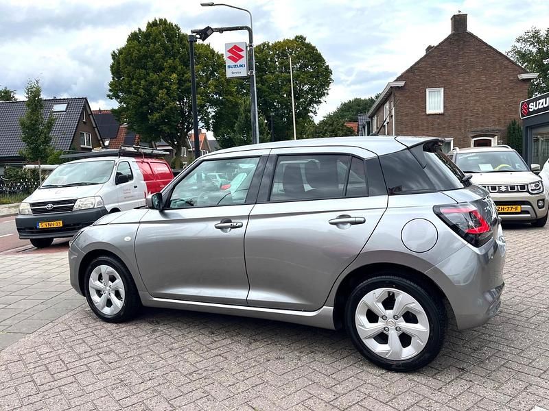 Nieuw Suzuki Swift 83 PK (61 kW) 2025 Zilver Hatchback