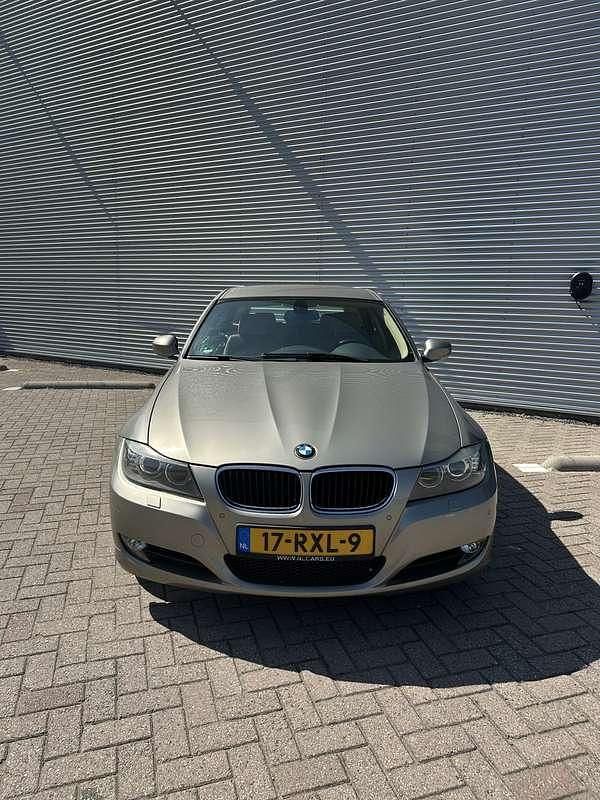 Geel Gebruikt 2011 BMW 318 Stationwagen | € 5.495 (Eerlijke prijs) - Afbeelding 1/4