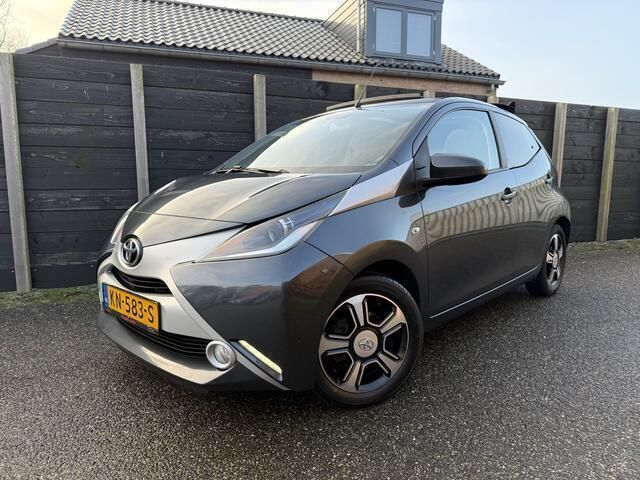 Grijs Gebruikt 2016 Toyota Aygo X-clusiv Hatchback | € 7.250 (Eerlijke prijs) - Afbeelding 1/4