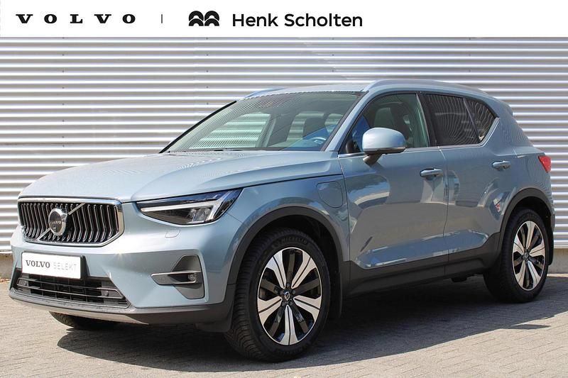 Grijs, metallic lak Gebruikt 2022 Volvo XC40 Plus SUV | € 42.950 (Duur) - Afbeelding 1/4