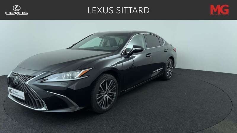 Zwart Gebruikt 2024 Lexus ES300 Business Edition Sedan | € 49.950 (Eerlijke prijs) - Afbeelding 1/4
