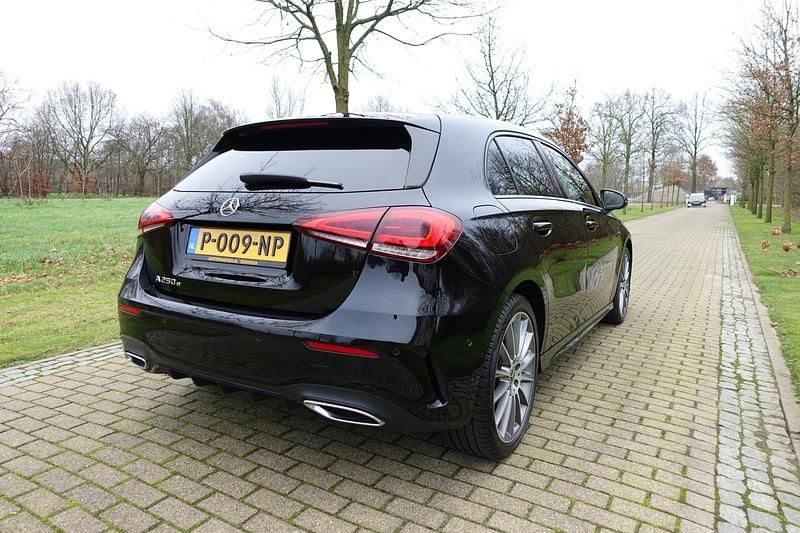 Occasion Mercedes A250 Premium Plus 262 PK (192 kW) 2020 Zwart Hatchback