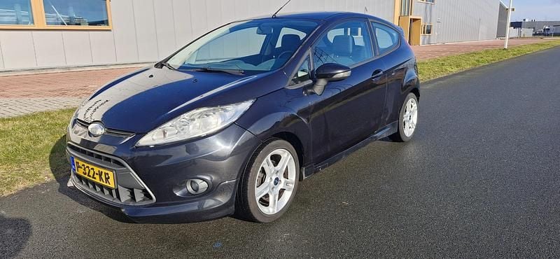 Zwart Occasion 2010 Ford Fiesta Ghia Hatchback | € 2.100 (Super prijs) - Afbeelding 1/4
