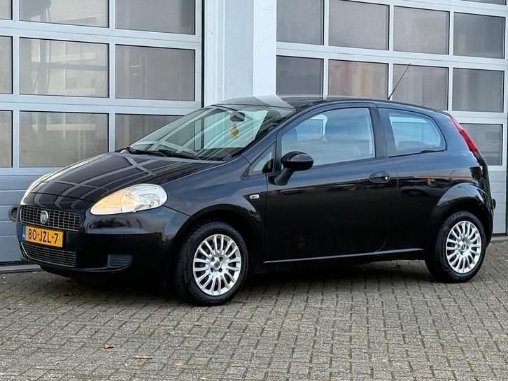 Zwart (metallic) Gebruikt 2009 Fiat Punto Evo Active Hatchback | € 1.445 (Eerlijke prijs) - Afbeelding 1/4