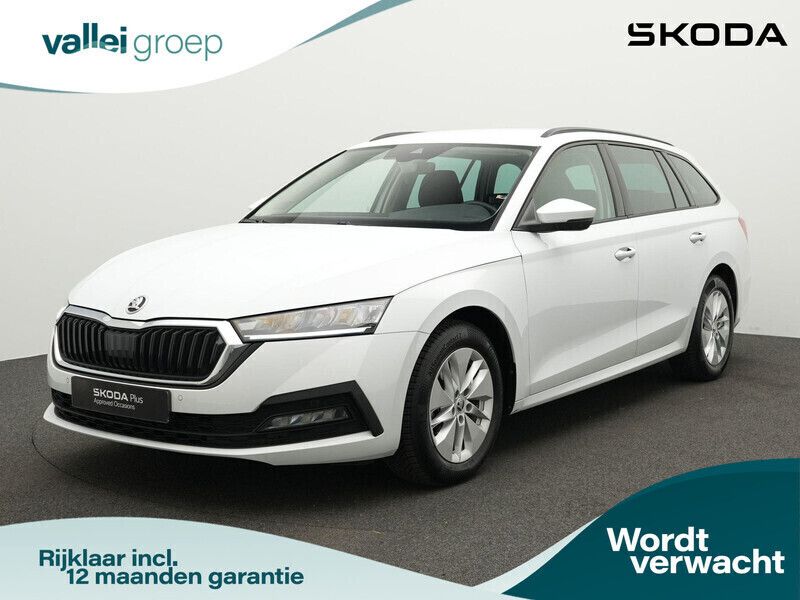 Wit Gebruikt 2023 Skoda Octavia Business Line Stationwagen | € 25.700 (Eerlijke prijs) - Afbeelding 1/4