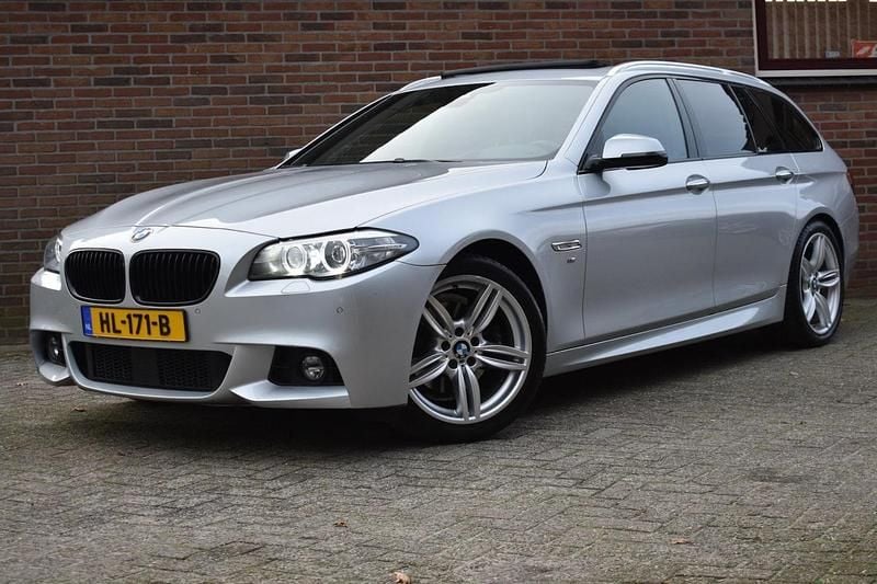 Grijs Gebruikt 2015 BMW 520 Executive Stationwagen | € 14.949 (Eerlijke prijs) - Afbeelding 1/4