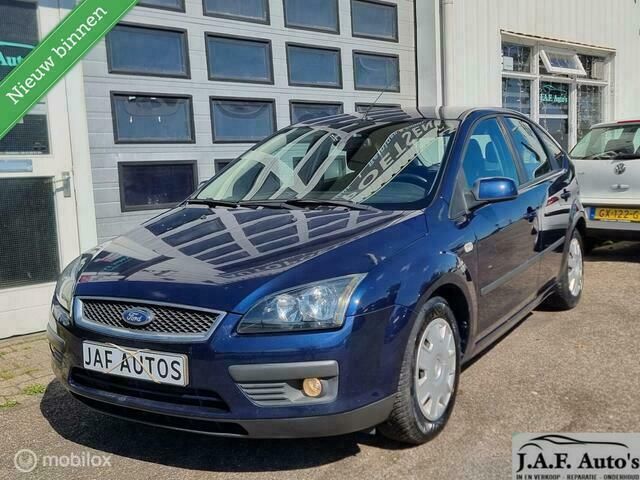 Blauw Gebruikt 2006 Ford Focus Hatchback | € 2.250 (Eerlijke prijs) - Afbeelding 1/4