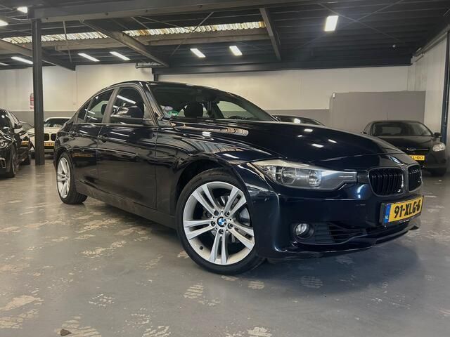 Blauw Gebruikt 2012 BMW 320 Executive Sedan | € 8.894 (Goede deal) - Afbeelding 1/4