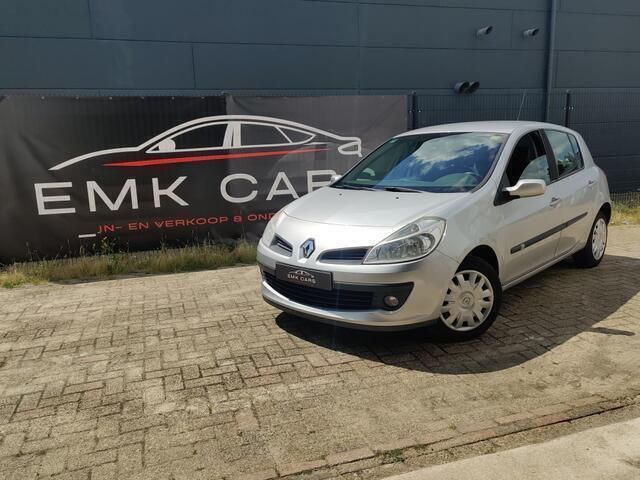 Grijs Gebruikt 2008 Renault Clio II Dynamique Hatchback | € 2.649 (Eerlijke prijs) - Afbeelding 1/4