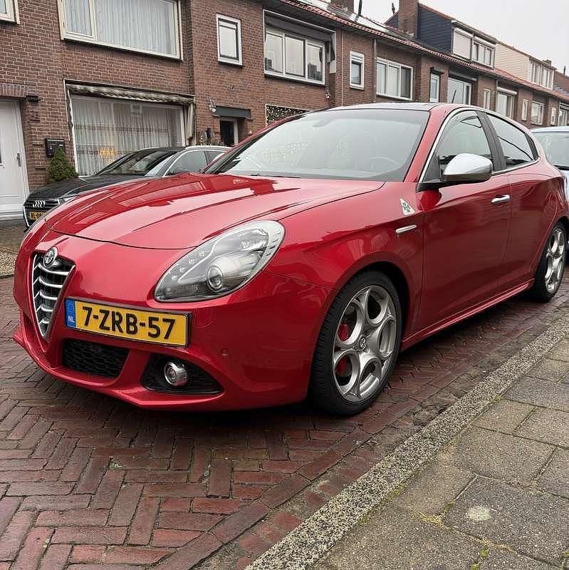Occasion Alfa Romeo Giulietta Turismo 170 PK (125 kW) 2015 Rood Hatchback