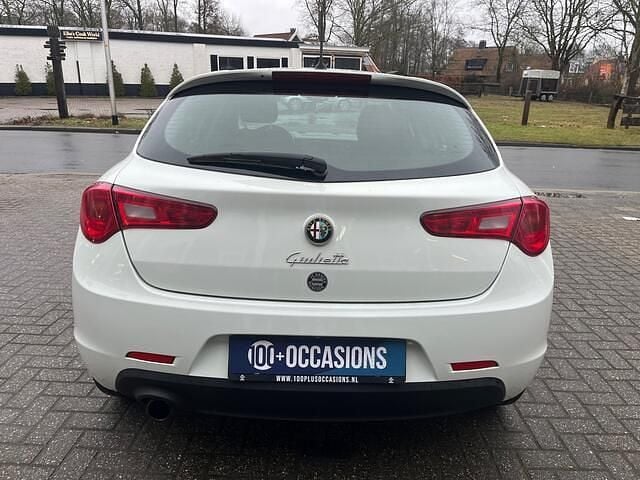 Occasion Alfa Romeo Giulietta Impression 105 PK (77 kW) 2015 Wit Hatchback