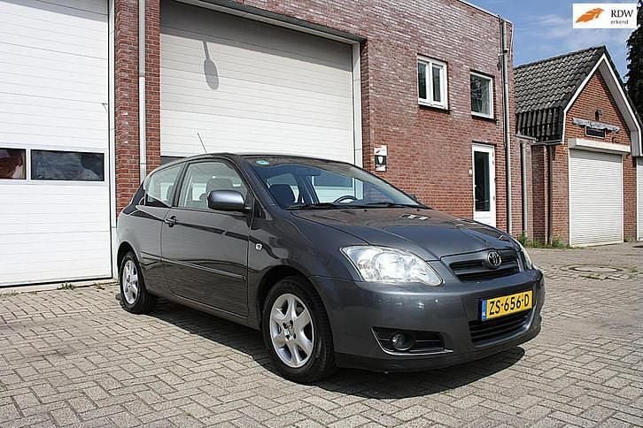 Grijs Occasion 2006 Toyota Corolla Hatchback | € 5.450 (Iets duurder) - Afbeelding 1/4