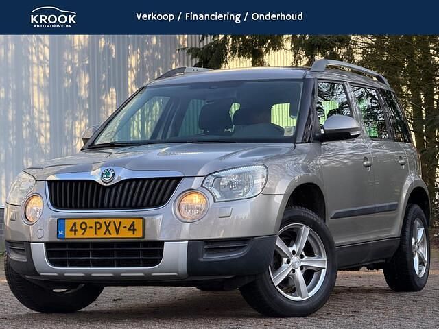 Beige (metallic) Occasion 2011 Skoda Yeti Elegance SUV | € 7.900 - Afbeelding 1/3