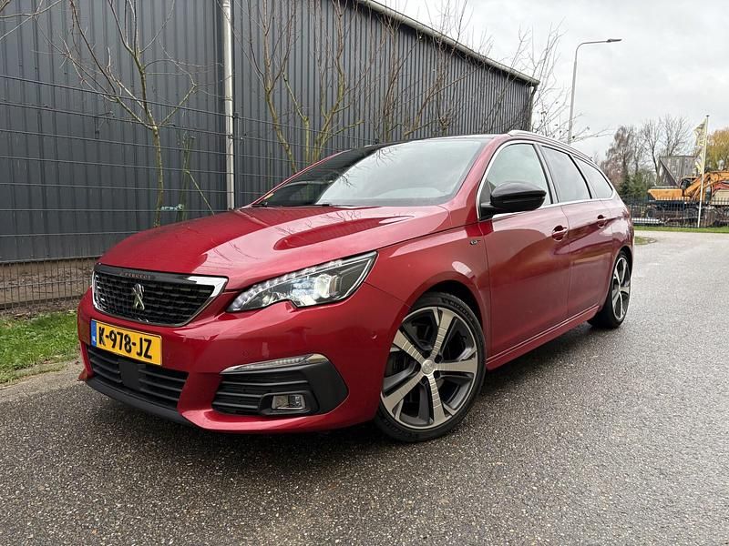 Rood Gebruikt 2020 Peugeot 308 GT Stationwagen | € 15.450 (Iets duurder) - Afbeelding 1/4