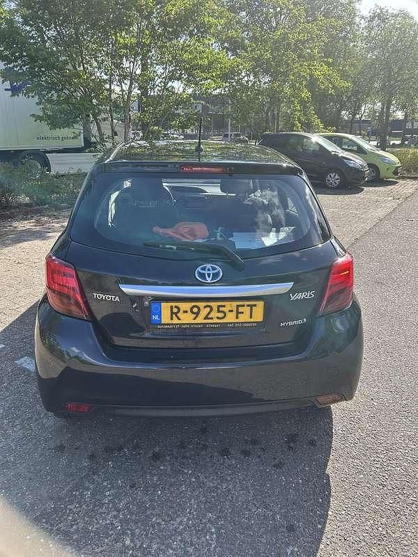 Zwart Gebruikt 2015 Toyota Yaris MPV | € 11.500 (Eerlijke prijs) - Afbeelding 1/4